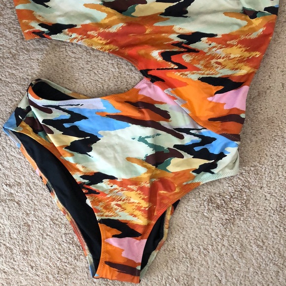 solid & striped Claudia Printed Asymmetric suit - Picture 13 of 15